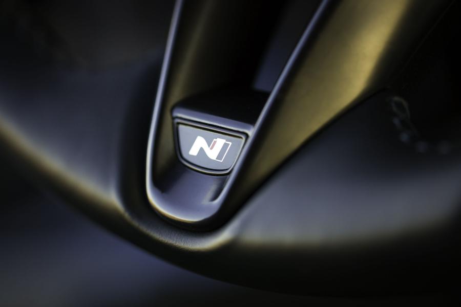 Детали интерьера Hyundai Veloster N 2018 года  (NA) (фото 76 из 85)